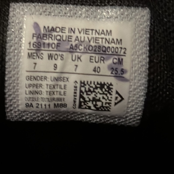 Converse - Picture 2 of 4